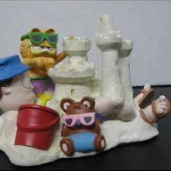 Vintage "Garfield" figurine entitled "Crowning Achievement"  by Jim Davis (D 2) - Picture 2 of 7